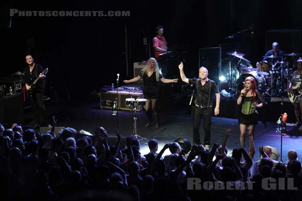 THE B-52'S - 2008-07-18 - PARIS - Le Bataclan - Frederick William Schneider III - Katherine Elizabeth Pierson - Cynthia Leigh Wilson - Keith Julian Strickland